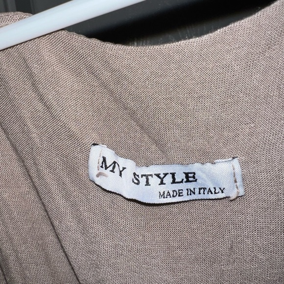 COPY - Top - Picture 4 of 4